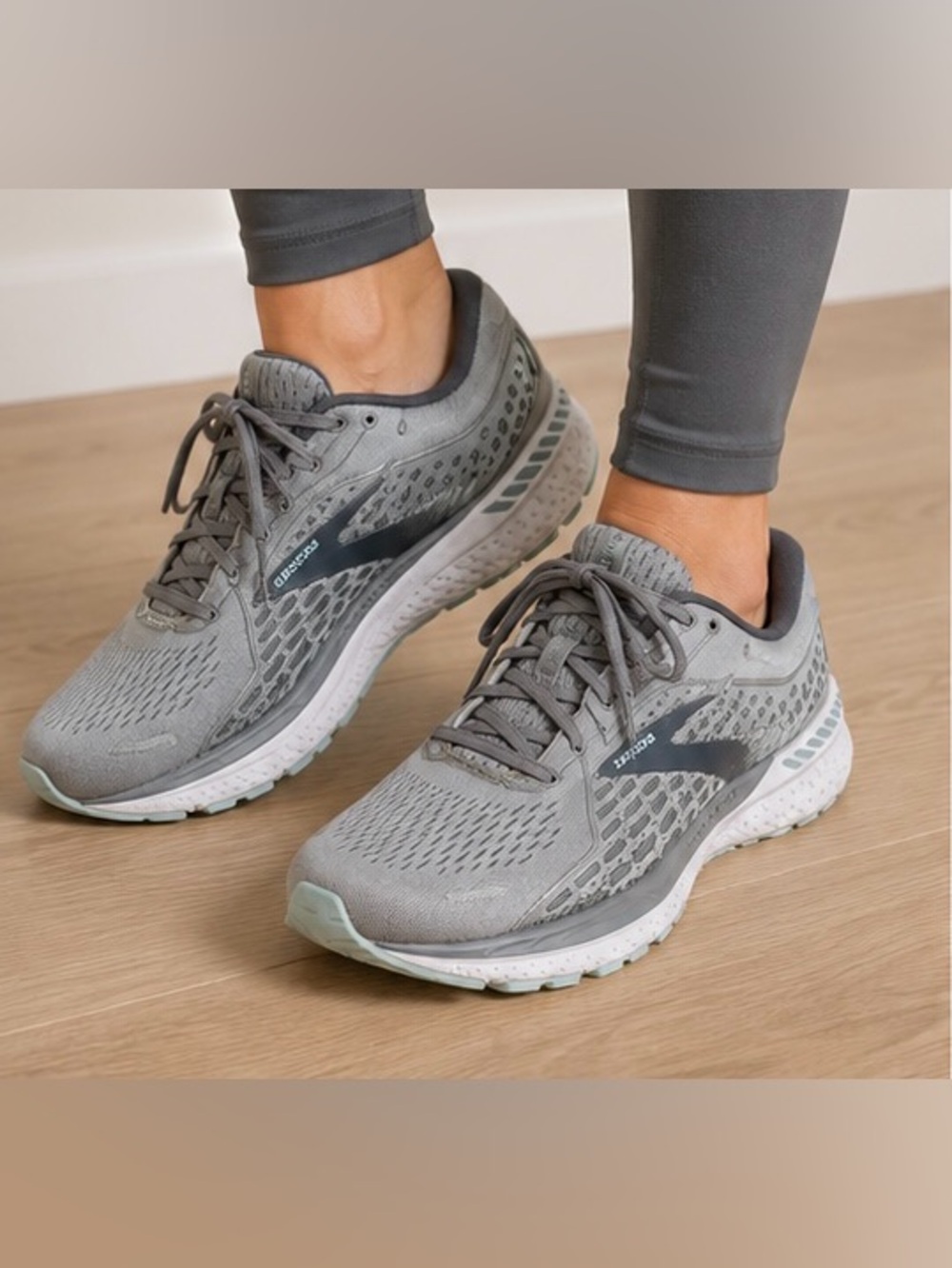 Brooks Adrenaline GTS 21 women’s running shoes gray wide D9,5 stability sneakers